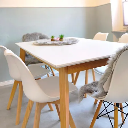 Grosse 68 Qm Am Stiftsbergpark, 24 Std Check-in, Parkplatz, 3 Schlafzimmer, 6 Personen, Wlan, 55 Zoll Fernseher, Familien- Geschaefts- Monteurwohnung *